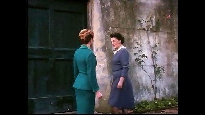 extraordinaire blond has a little cootchie