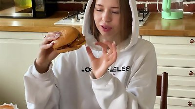 jizm in burger for Californiababe