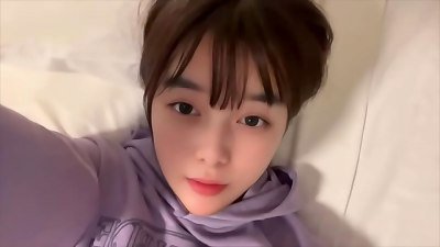 [Selfie masturbation] My girlfriend wasn't here today so I was glad to be able to jerk casually in my room...