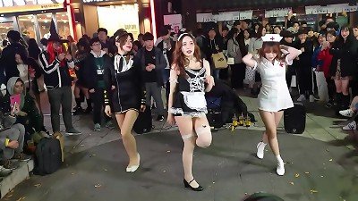 公众号【91报社】韩国妹子街头女仆、护士性感情趣热舞不停
