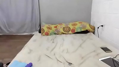 GORDITA LATINA CHINA SE TOCA Y SU MARIDO LA AYUDA