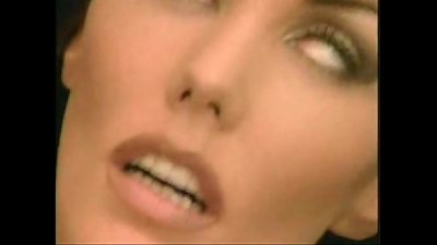 uber-cute brunette insert a plunger anal invasion