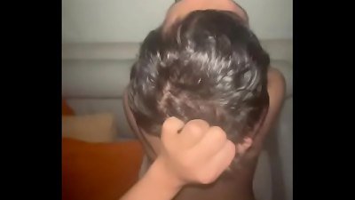 Maduro casado peruano hace su mujer a jovencito en lenceria femenina mientras la pre&ntilde;a y graba