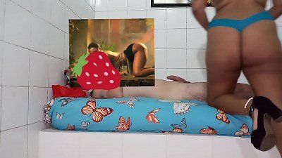 I TOLD MY friend TO COME TO watch NETFLIX AND HE ends UP gargling