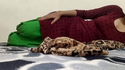 Saarabhabhi6 padosi aashiq ne jamkar chudai ki real Hindi talk (Roleplay) Desi handsome doll enjoy kar rahi he padosi ke sth