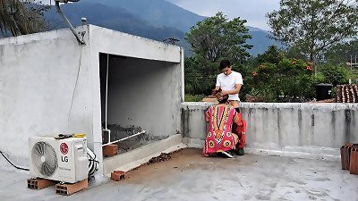 woman seducing the maintenance man. Part 1. She puts his entire jizz-shotgun in her mouth