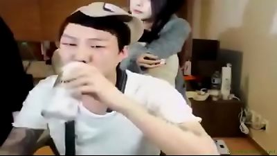 ì—¬ìžê²ŒìŠ¤íŠ¸ë¥¼ ë°©ì†¡ì¤‘ì— ë”°ë¨¹ì–´ë²„ë¦¬ëŠ” ì‹œìš° ê°œë¶€ëŸ½ë„¤