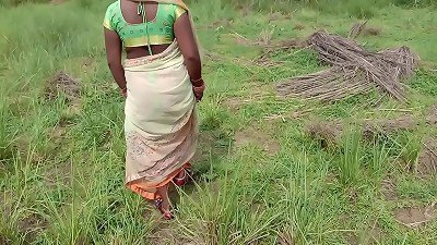 à¤›à¥‹à¤Ÿà¥€ à¤®à¥‹à¤¸à¥€ à¤•à¥‹ à¤–à¥‡à¤¤ à¤ªà¥‡ à¤¬à¥à¤²à¤¾ à¤•à¥‡ à¤šà¥‹à¤¦ à¤²à¤¿à¤¯à¤¾ à¤¹à¤¿à¤‚à¤¦à¥€ à¤®à¥‡à¤‚ à¤…à¤¶à¥à¤²à¥€à¤²